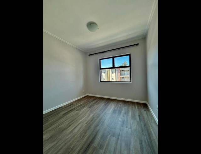 2 BEDROOM APARTMENT FOR SALE IN BRYANSTON